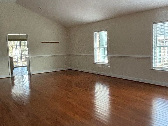 3rd image of 32 Jenna Ln