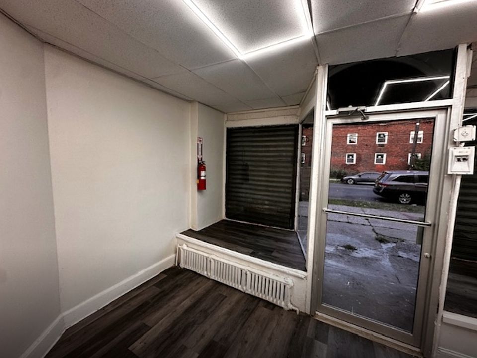 1st image of 476 Roseville Ave #4