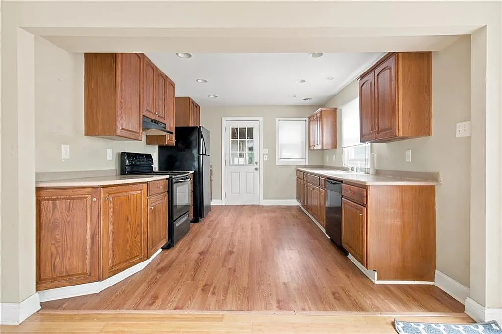 3 bed, 3.0 bath, 1584 sqft, $2,450 — Photo 3