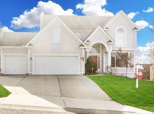 8203 W 145th Ter, Overland Park, KS 66223