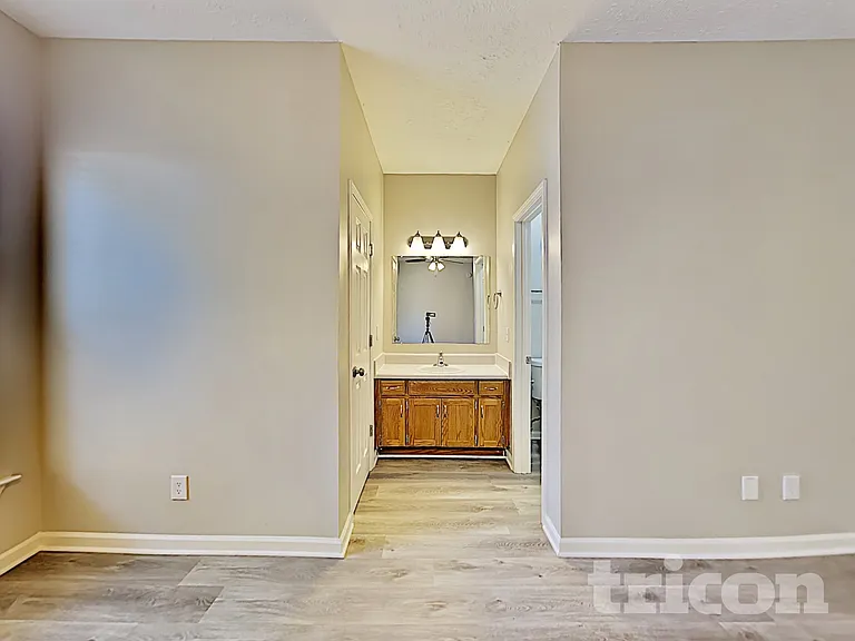 407 Barking Dr — Photo 9