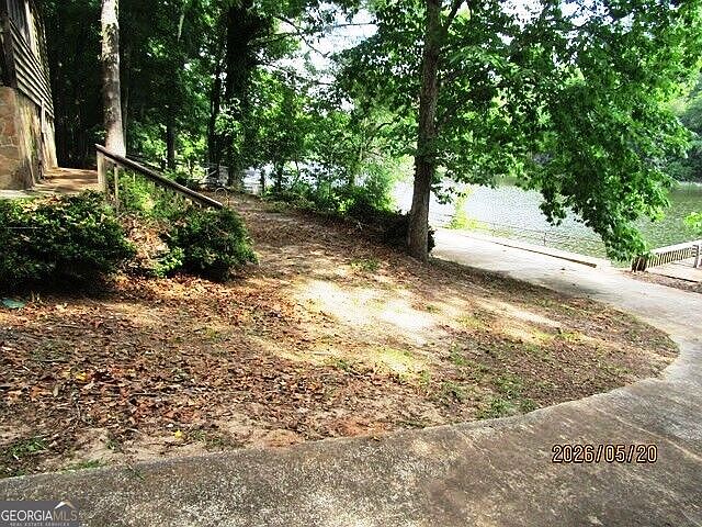 10th image of 729 N Lake Dr