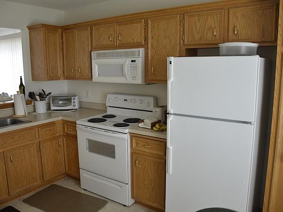 5th image of 15960 Hyland Dr