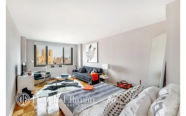 Sold by Douglas Elliman | media 24