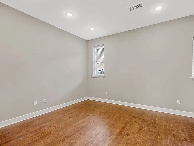 170 W Washington St — Photo 24