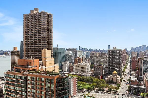 Rented by Compass | media 28