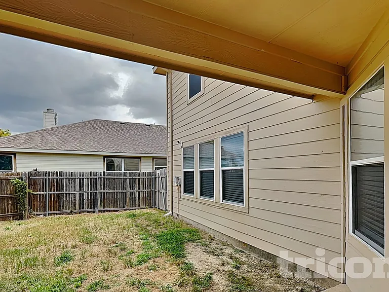 1124 Mustang Ridge Dr — Photo 15