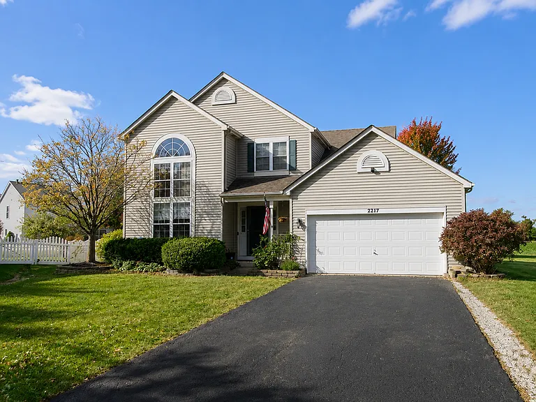 2217 Twin Lakes Ct — Photo 1