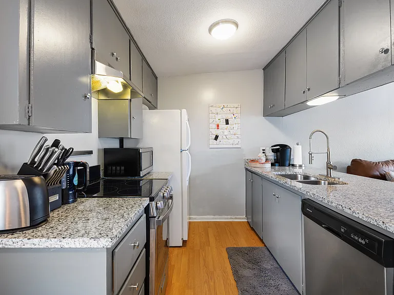 2408 Longview St #204 — Photo 12