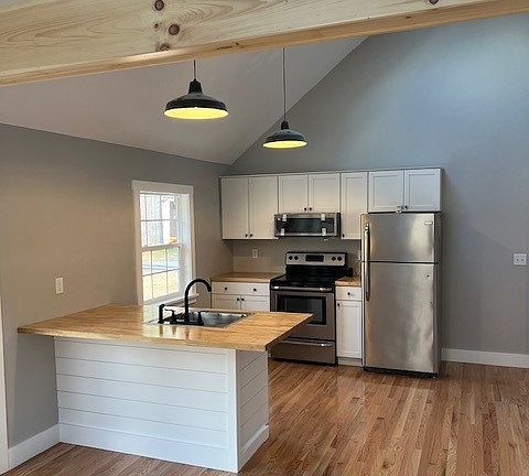 3rd image of 626-3 Buck St
