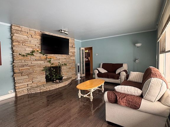 2nd image of 16037 Springfield Ave