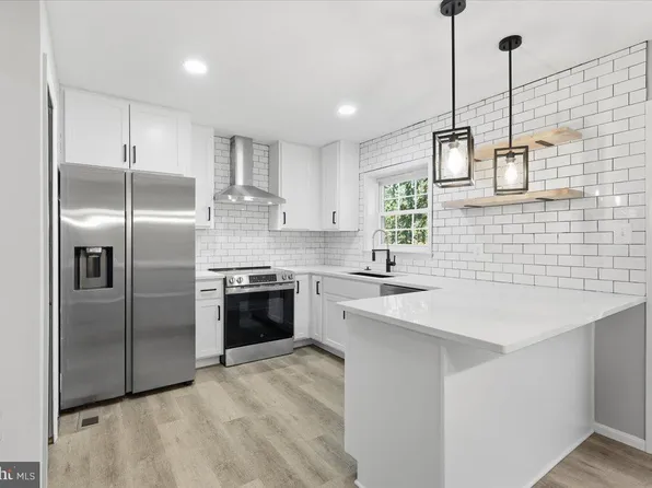 5714 Mason Bluff Dr, Burke, VA 22015