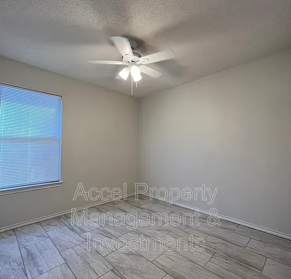 5408 N 35th St — Photo 10