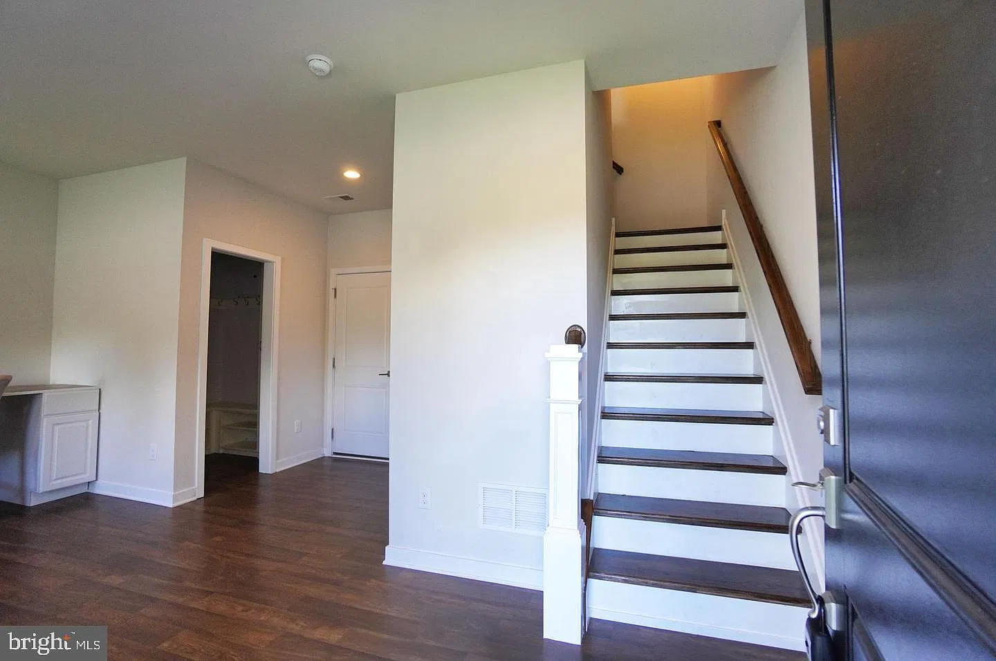 3 bed, 2.5 bath, 2000 sqft, $3,300 — Photo 3