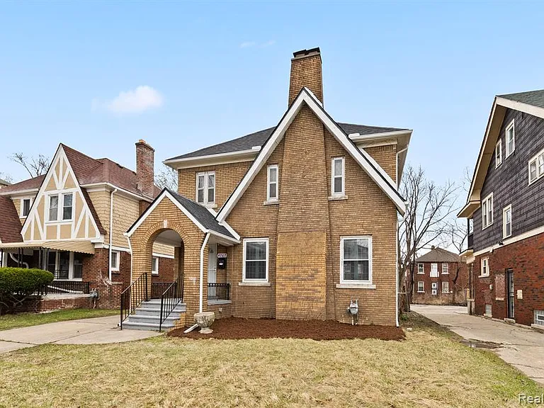 4767 Sturtevant St — Photo 32