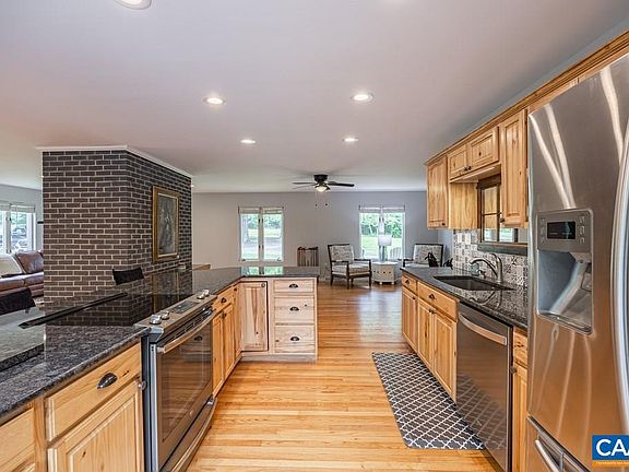 5th image of 868 Halpin Ln