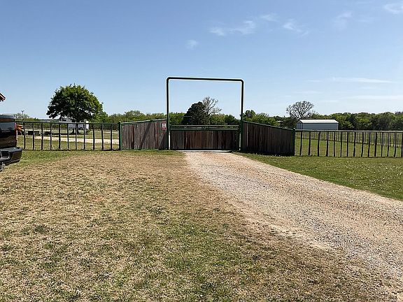 Driveway to back of house