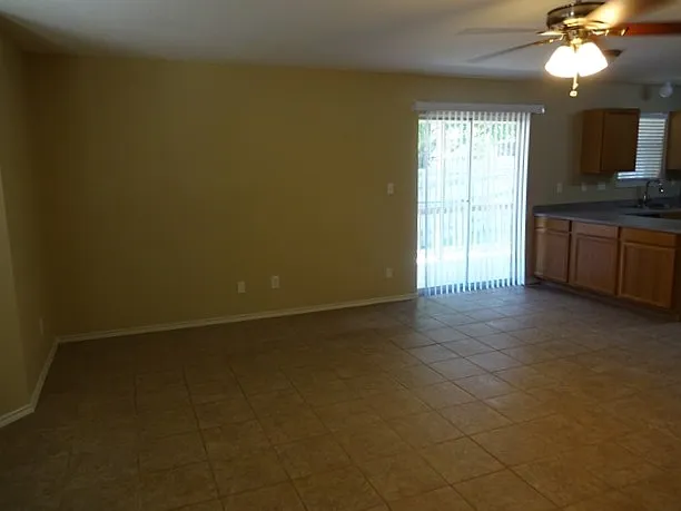 101 Princess Jennifer Dr — Photo 3
