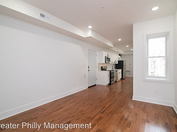 4th image of 3033 W Diamond St #C