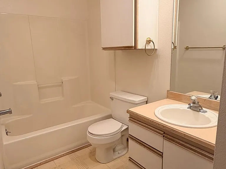 511 Yakima St — Photo 10
