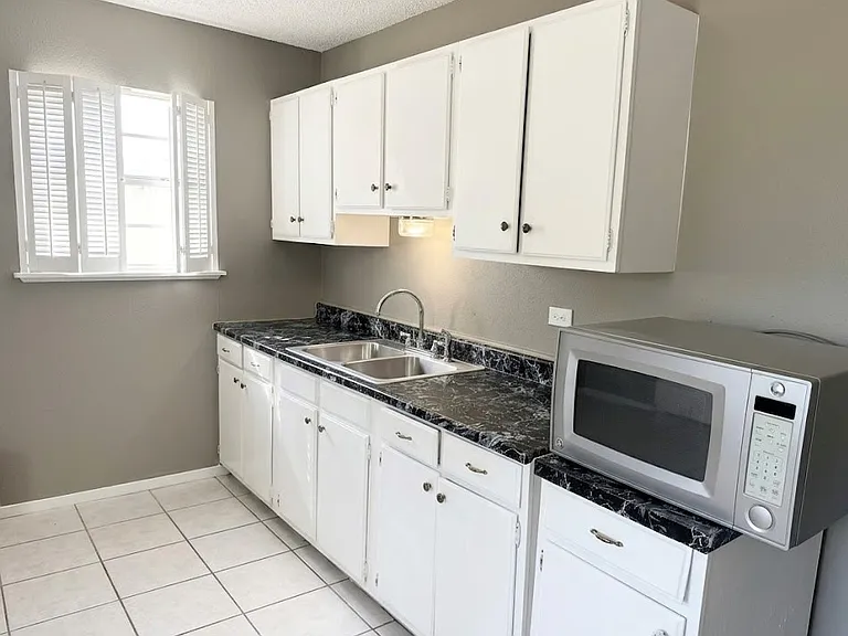 1626 Bowles St — Photo 3
