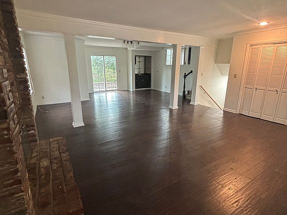 4th image of 16042 Meadow Ln