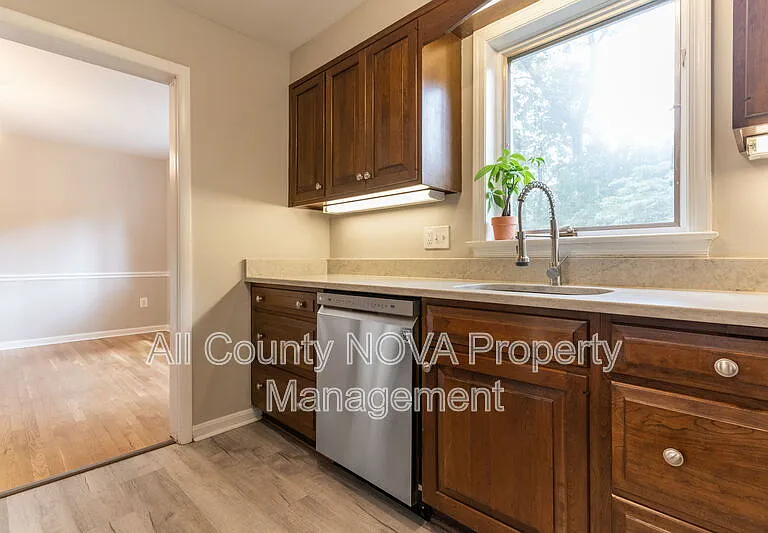 4126 Lenox Dr — Photo 9