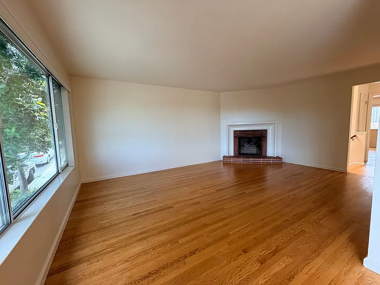 1724 Burrows St — Photo 3