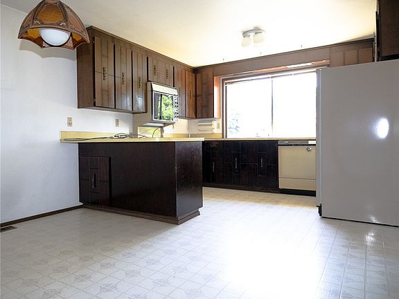 5th image of 64 Silver Beach Dr