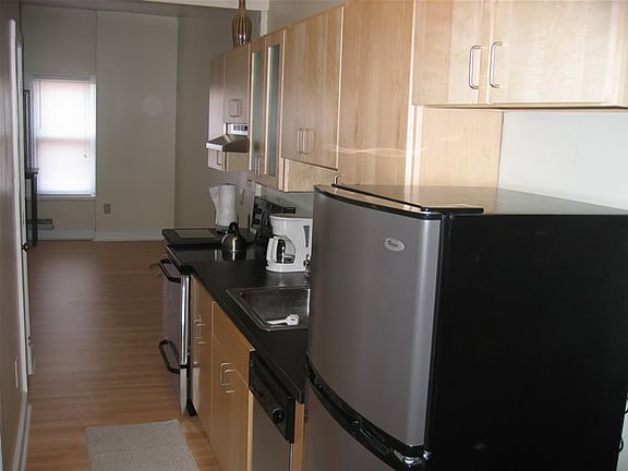 3rd image of 638 N High St APT 8