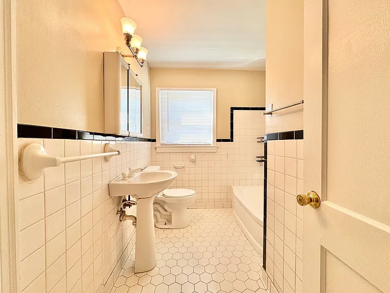 3808 Parkwood Dr — Photo 8