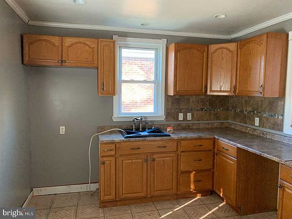 5th image of 3710 King Ave