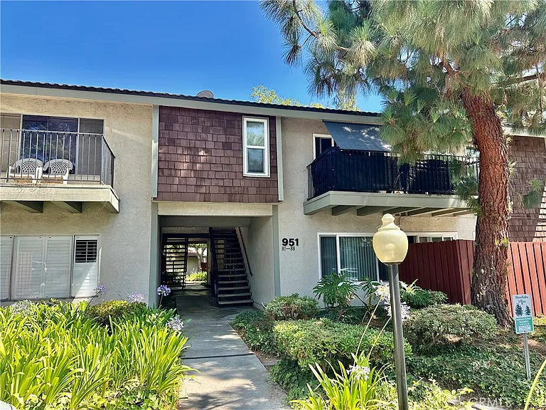 15201 Riviera Ln — Photo 24