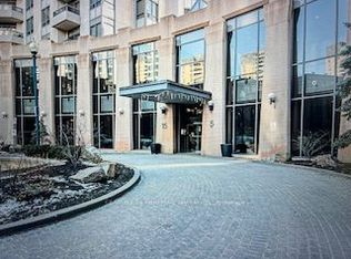 15 Northtown Way #818, Toronto, ON M2N 7A2