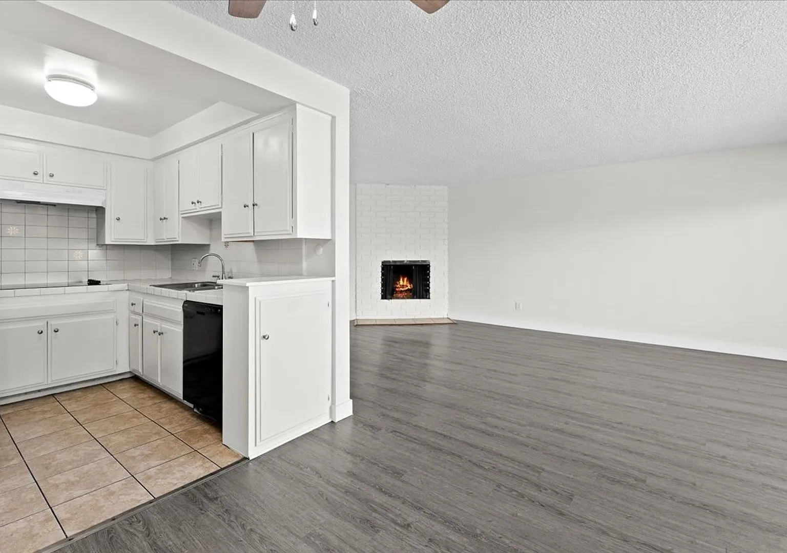 5232 Fairview Blvd — Photo 3