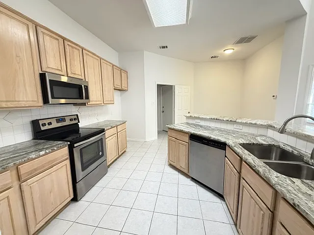 8404 Pipe Stone Dr — Photo 8