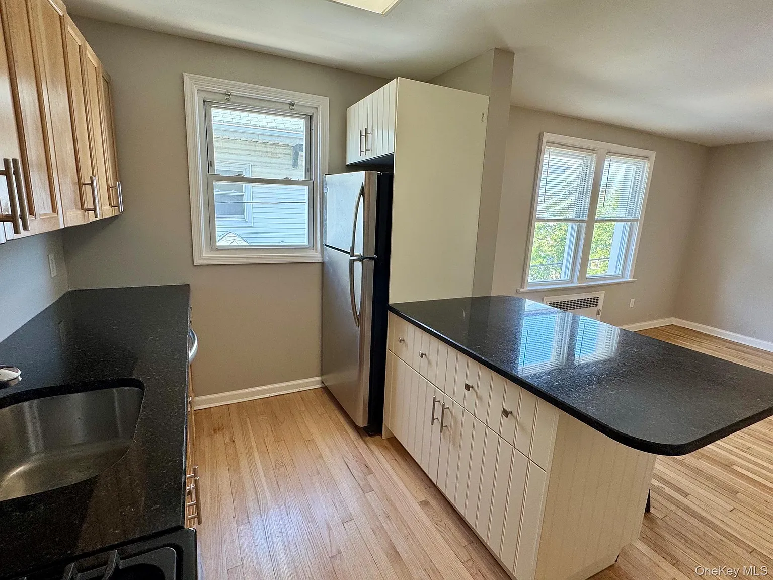 4 bed, 1.0 bath, 1400 sqft, $3,850 — Photo 4