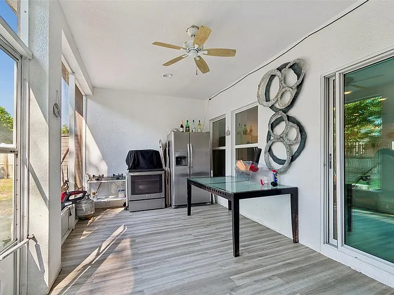 13046 Linden Dr — Photo 16