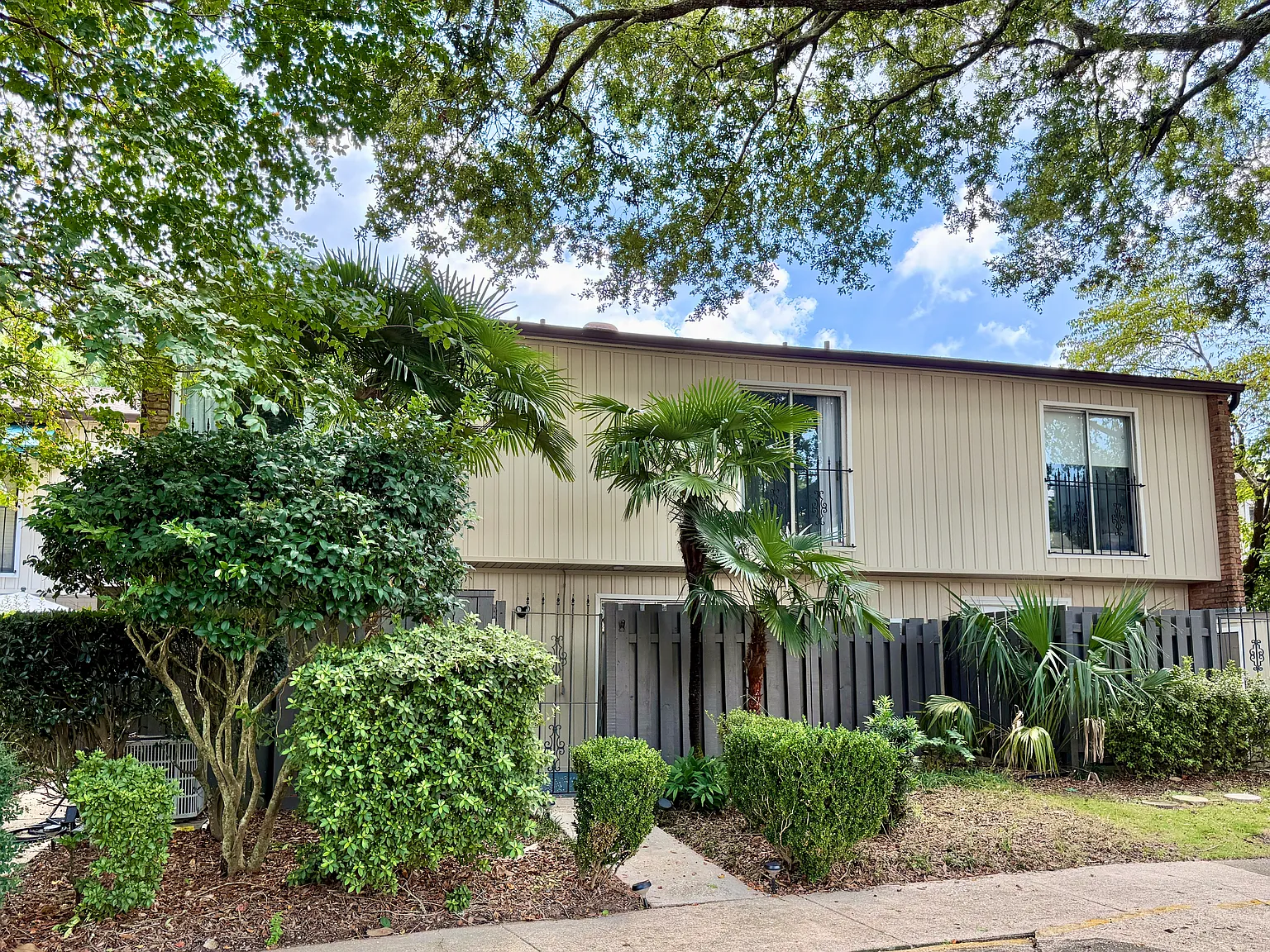 3 bed, 1678 sqft, $1,900 — Photo 1