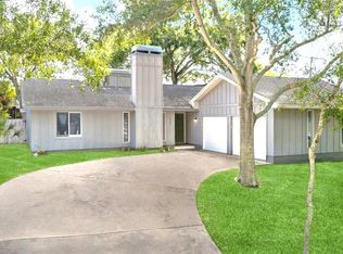 1403 Burnt Oak St, Tarpon Springs, FL 34689