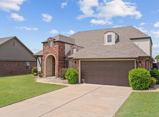 3202 Stonewall Dr, Bartlesville, OK 74006