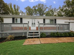 252 Lakeside Dr, Ballwin, MO 63021
