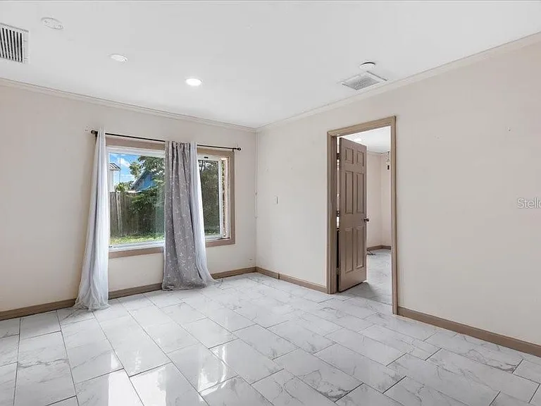 517 Oak St — Photo 12