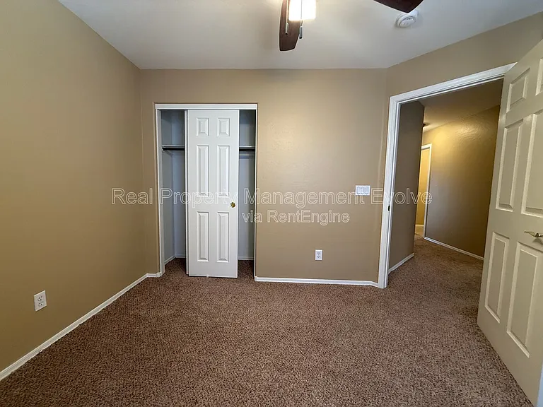 914 E Christine Pl — Photo 25