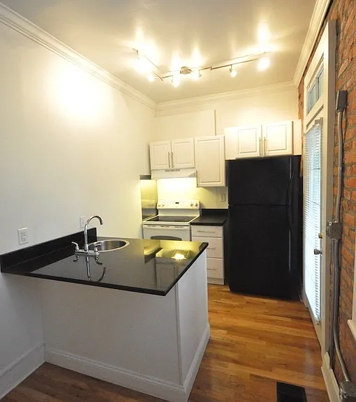 817 S Front St — Photo 3