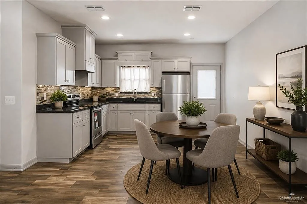 2 bed, 2.0 bath, 987 sqft, $1,000 — Photo 4