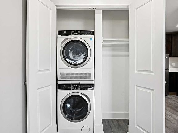 5th image of 301 W Delilah Rd #446