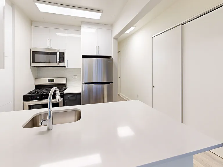 10 Hanover Square — Photo 103