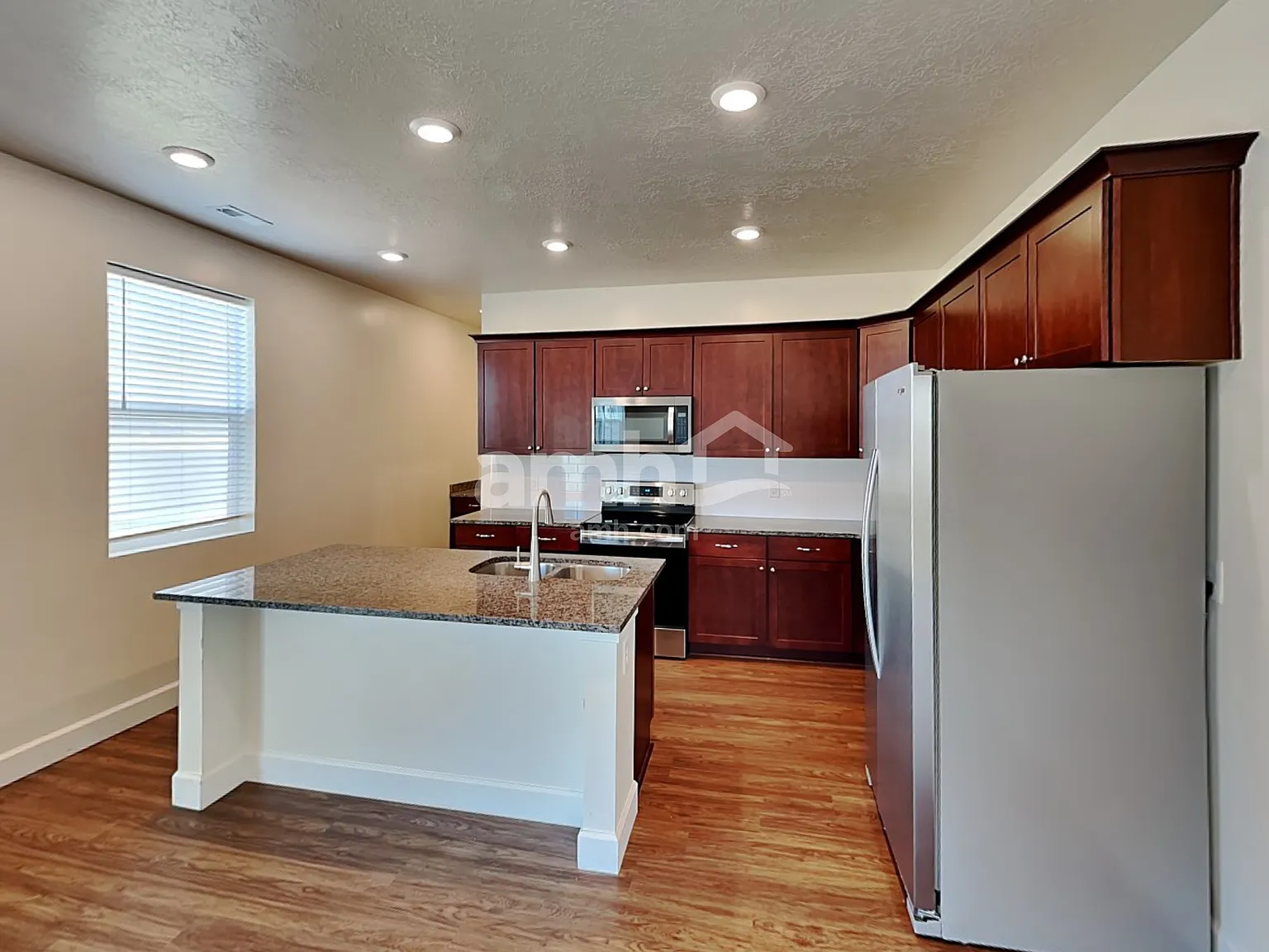 5 bed, 4.5 bath, 2710 sqft, $3,350 — Photo 4