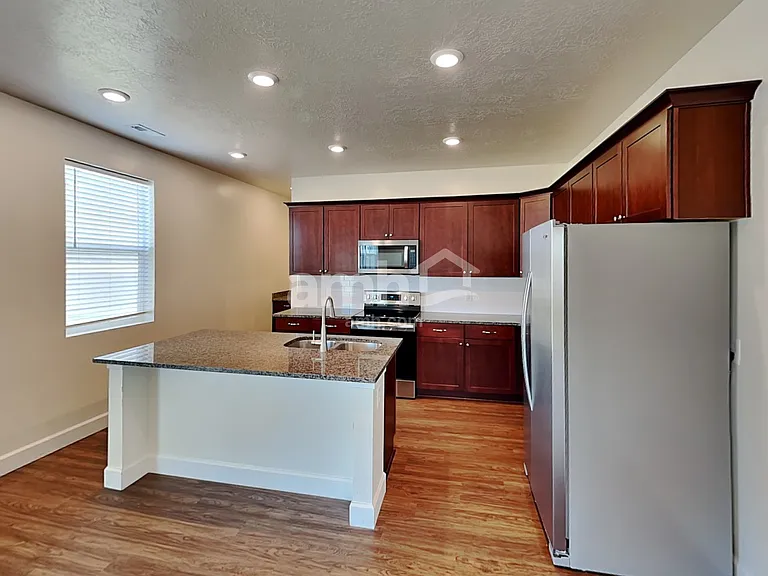 2054 E Silverado Ln — Photo 4